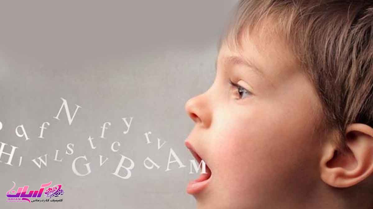 ارتباط بین کم شنوایی و مشکلات گفتار و زبان چیست؟