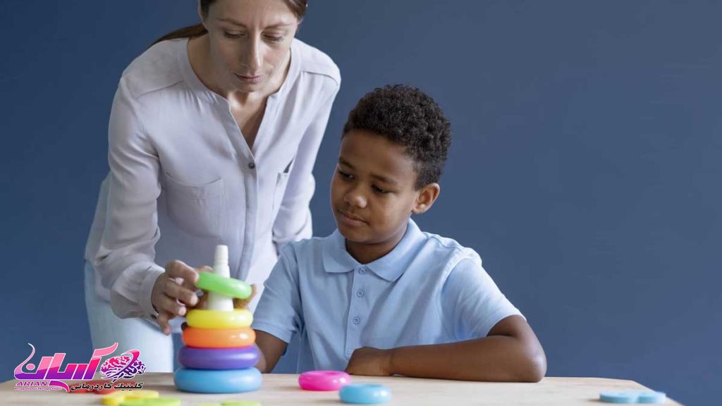 درمان کاردرمانی اوتیسم توسط چه کسی ارائه می‌شود؟