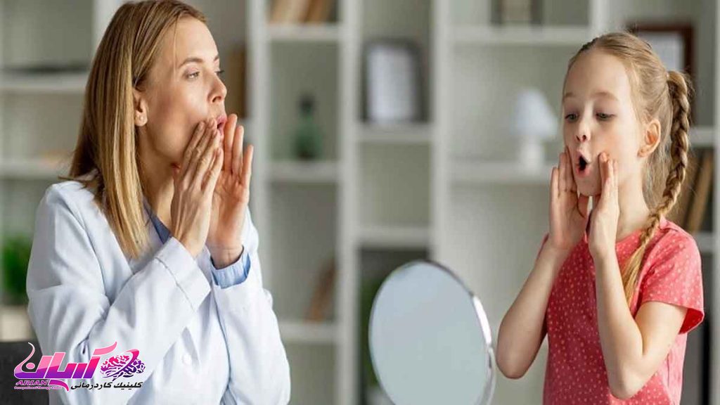 گفتار درمانی کم شنوایی چگونه به کودکان کم شنوا کمک میکند؟