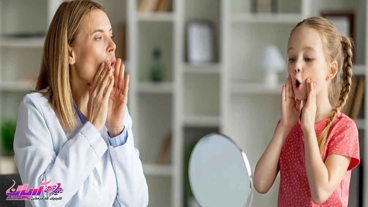 گفتار درمانی کم شنوایی چگونه به کودکان کم شنوا کمک میکند؟