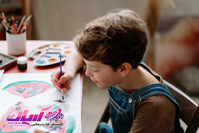 آموزش نقاشی به کودکان اوتیسم